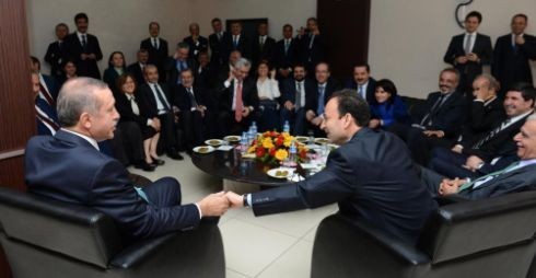 ONLARIN ANALARIYLA DA GÖRÜŞME OLSA, BAHANE BULUP ANNEMİZLE GÖRÜŞÜP KÖR ETTİLER, BAHANESİYLE KULP TAKACAKLARDIR