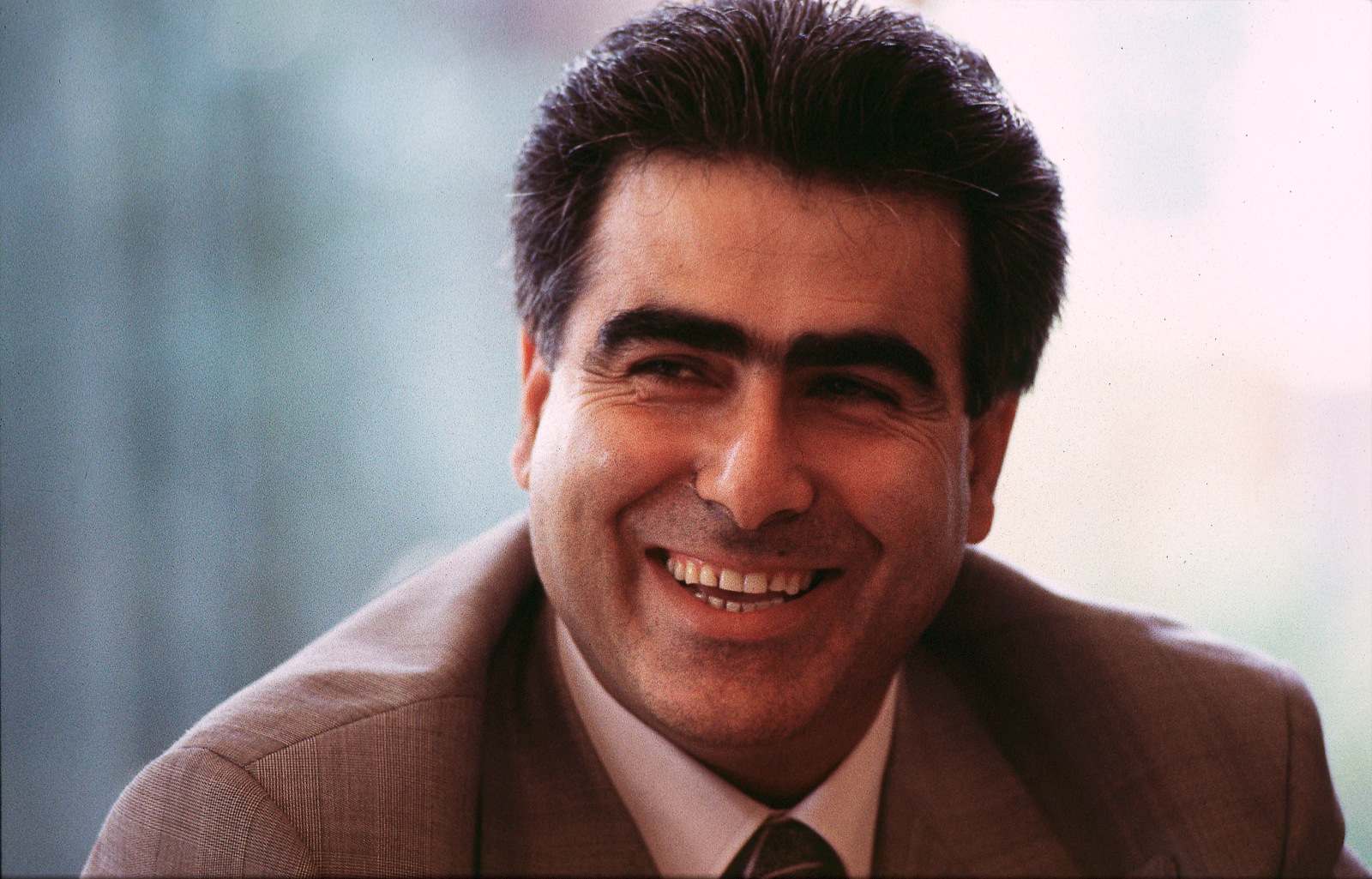 YENİDEN YİNE SİZLERLEYİM